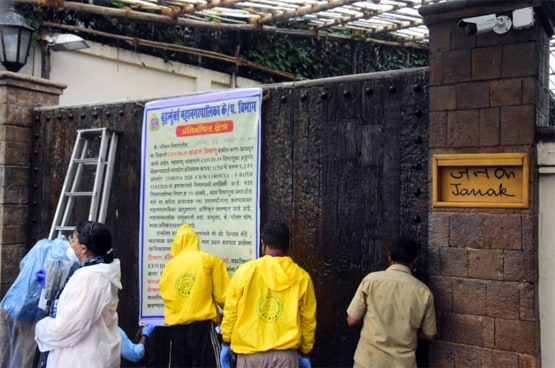 BMC ने सैनिटाइज किया अमिताभ का बंगला 'जलसा', बाहर लगाया पोस्टर