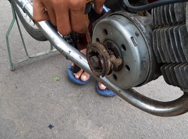 9वीं के छात्र ने साइकिल को बनाया बाइक, कबाड़ का किया इस्तेमाल