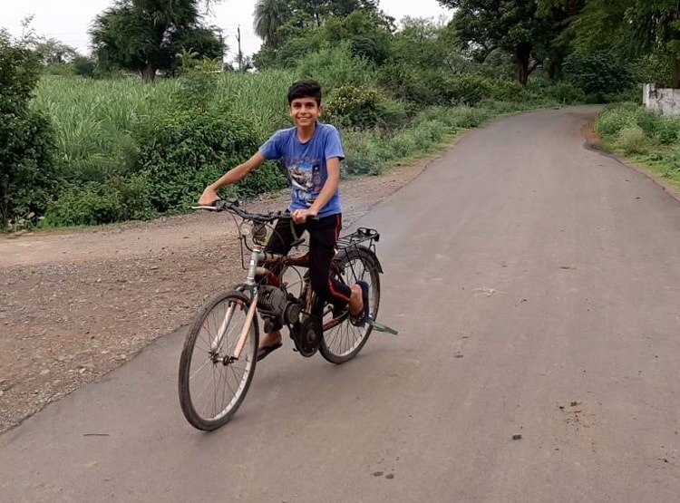 9वीं के छात्र ने साइकिल को बनाया बाइक, कबाड़ का किया इस्तेमाल