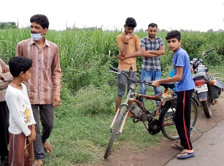 9वीं के छात्र ने साइकिल को बनाया बाइक, कबाड़ का किया इस्तेमाल