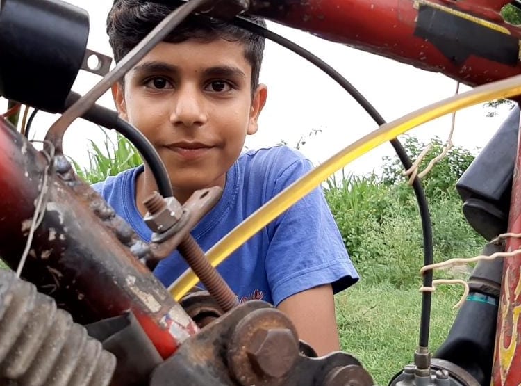 9वीं के छात्र ने साइकिल को बनाया बाइक, कबाड़ का किया इस्तेमाल