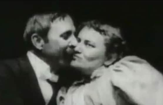 124 साल पहले इस फिल्म में दिखा पहला किसिंग सीन, देखकर दंग थे दर्शक