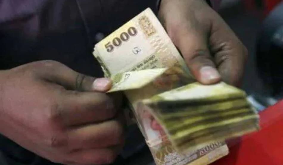 रातोरात करोड़पति बन गई टीचर, ऐसे बदली किस्मत