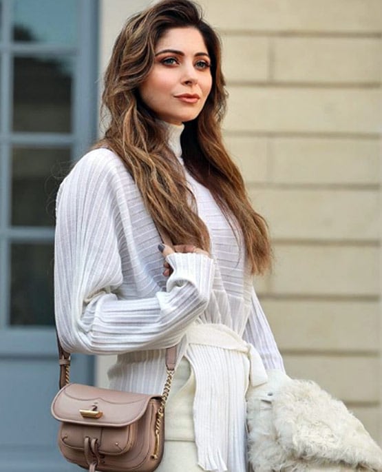 कनिका कपूर से अमिताभ तक, कोरोना की चपेट में आए ये सितारे