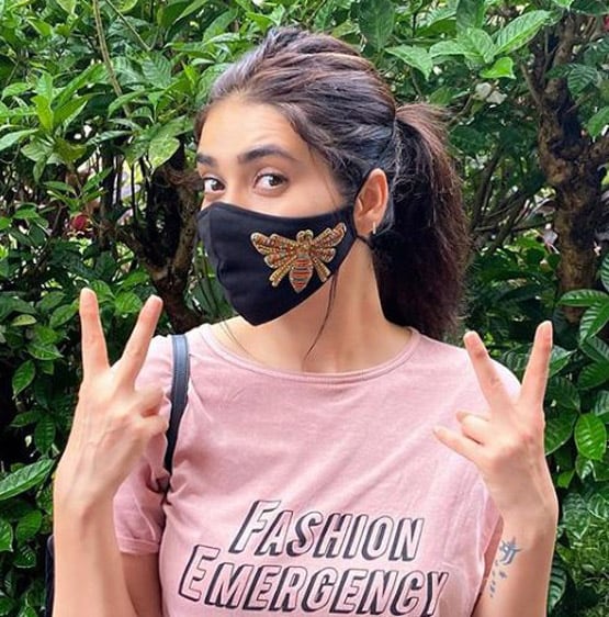 सारा से प्र‍ियंका तक, सेलेब्स के बीच पॉपुलर हैं ये डिजाइनर मास्क, PHOTOS