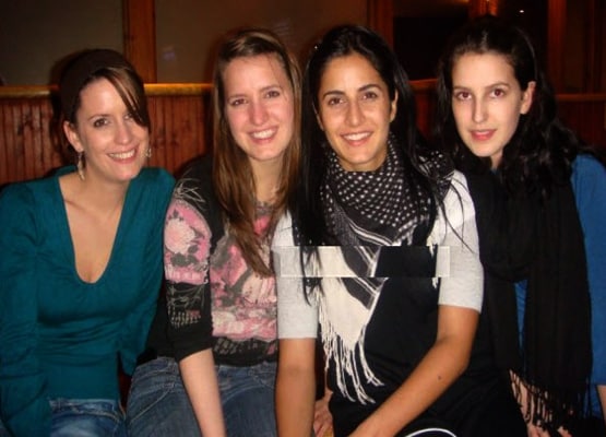 कटरीना कैफ की हैं 7 बहनें, इस देश में रहता है परिवार, देखें फैमिली एलबम