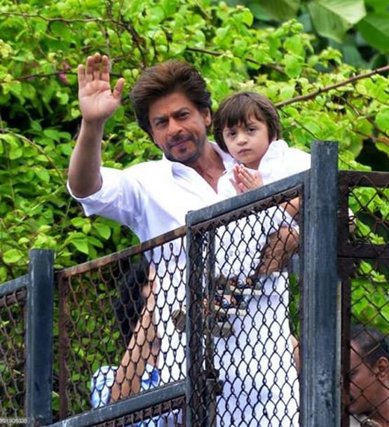 क्यों शाहरुख खान ने मन्नत को किया प्लास्टिक से कवर, वजह है कोरोना?