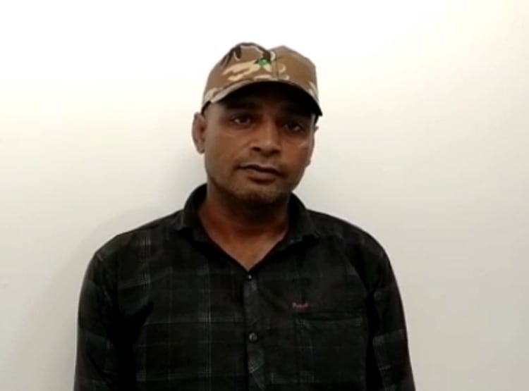 पड़ोसी को कोरोना, नाइयों का मुंडन से इनकार, घरवालों ने आपस में काटे बाल