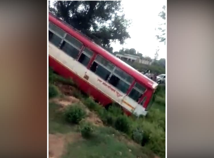 खाई में घुसकर हवा में लटकी बस, हलक में लटकी रही 25 यात्रियों की जान