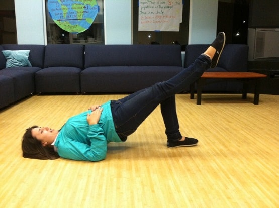 पैरों की मजबूती के लिए महिलाओं को रोज करनी चाहिए ये 7 एक्सरसाइज