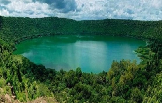 लोनार झील: रहस्य से उठा पर्दा, क्यों अचानक लाल हो गया था पानी