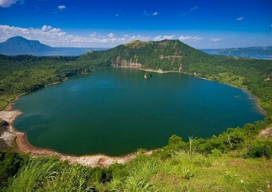 लोनार झील: रहस्य से उठा पर्दा, क्यों अचानक लाल हो गया था पानी