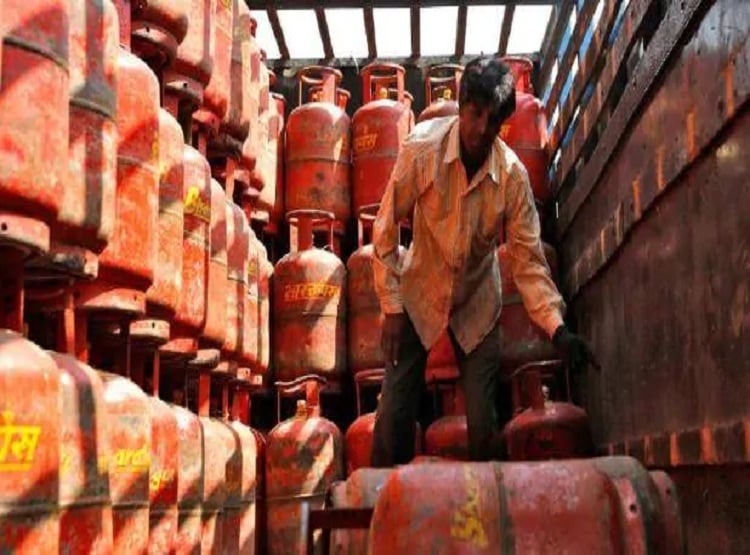 जेब पर भारी जुलाई का महीना, बचत पर कैंची, LPG से निवेश तक सब महंगा