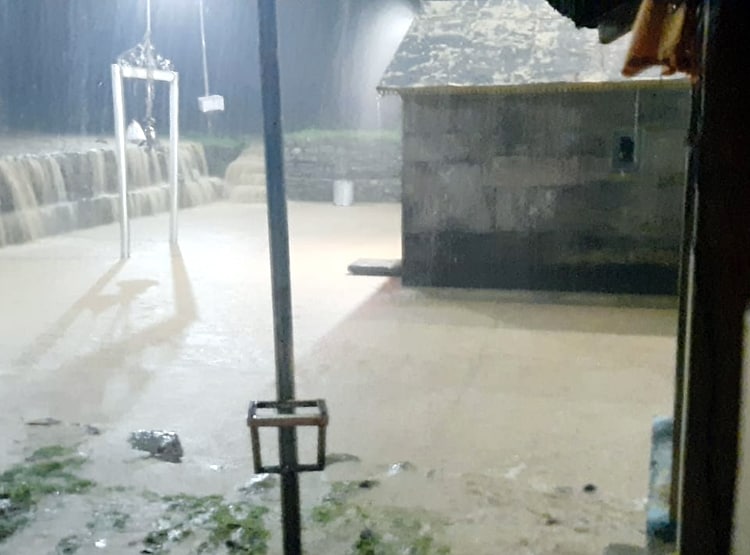 दूसरा केदारनाथ कहे जाने वाले मंदिर में बारिश का कहर, सामने आया लाइव वीडियो
