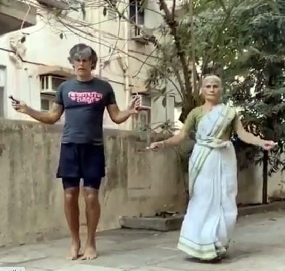 81वें बर्थडे पर मिलिंद सोमन की मां ने लगाए पुशअप्स, शेयर किया Video