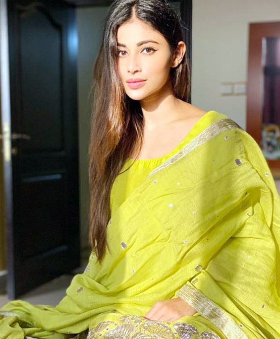 पूल किनारे मौसम का मजा ले रहीं मौनी रॉय, शेयर की फोटोज