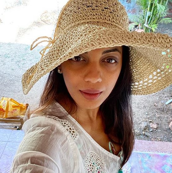 कंगना-प्रियंका संग किया काम, 14 साल बड़े एक्टर से है मुग्धा का रिश्ता