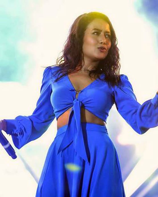 कॉन्सर्ट्स के दिनों को याद कर रहीं नेहा कक्कड़, शेयर की स्टेज की तस्वीरें