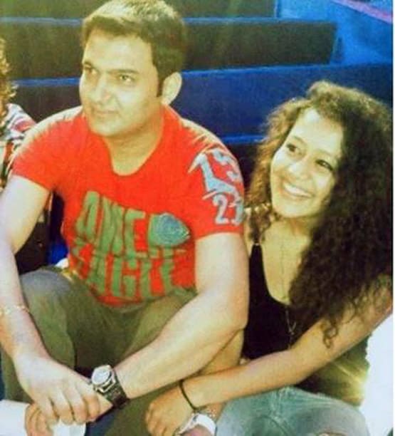 कॉन्सर्ट्स के दिनों को याद कर रहीं नेहा कक्कड़, शेयर की स्टेज की तस्वीरें