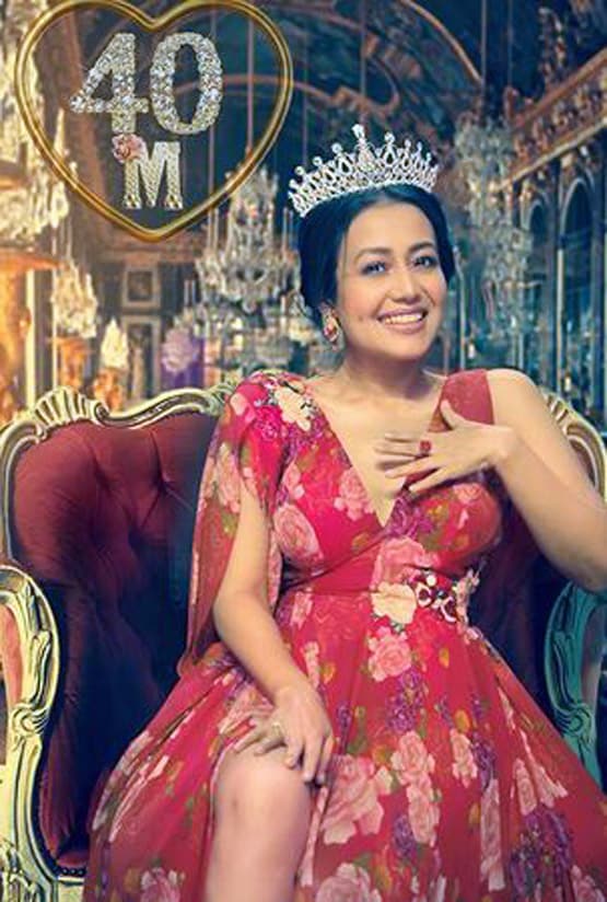 कॉन्सर्ट्स के दिनों को याद कर रहीं नेहा कक्कड़, शेयर की स्टेज की तस्वीरें