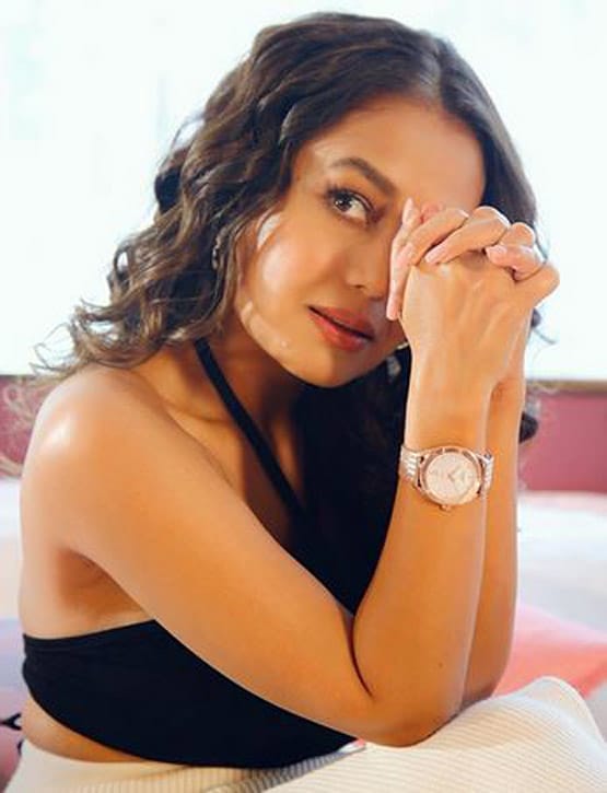 कॉन्सर्ट्स के दिनों को याद कर रहीं नेहा कक्कड़, शेयर की स्टेज की तस्वीरें