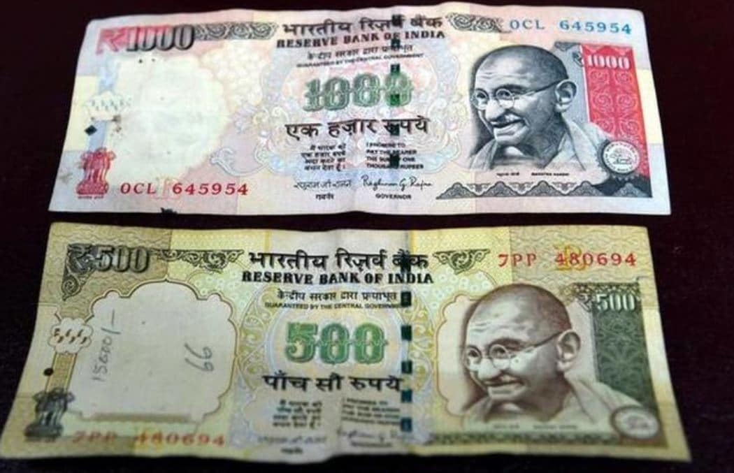 नोटबंदी के 4 साल बाद पुराने नोट लेकर बैंक पहुंचे नेत्रहीन दंपति, फिर...