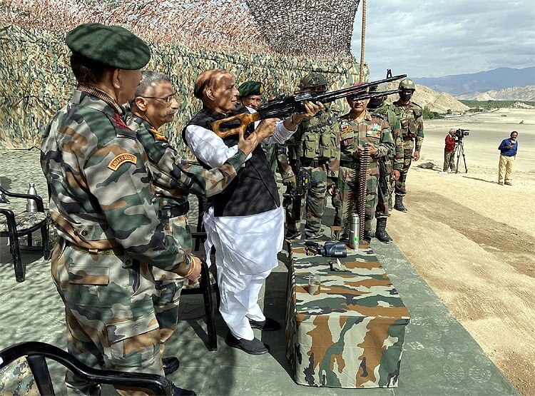 सर्जिकल स्ट्राइक करने वाले पैरा-कमांडोज ने चीन बॉर्डर पर दिखाई ताकत, Photos