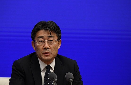 जल्दी वैक्सीन बनाने की चीन की जिद, शीर्ष अधिकारी को लगाया इंजेक्शन