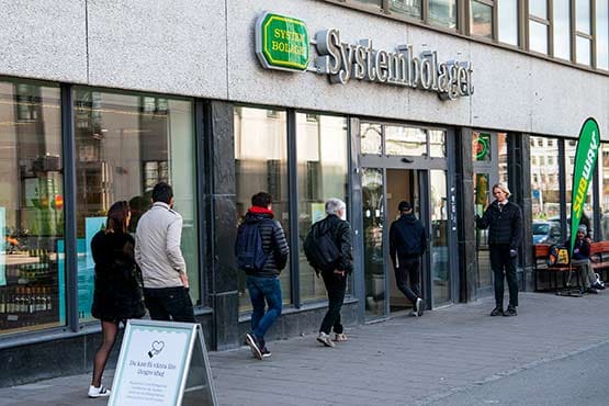 कोरोना के बावजूद बगैर लॉकडाउन के रहा ये देश, क्या मिला लाभ?