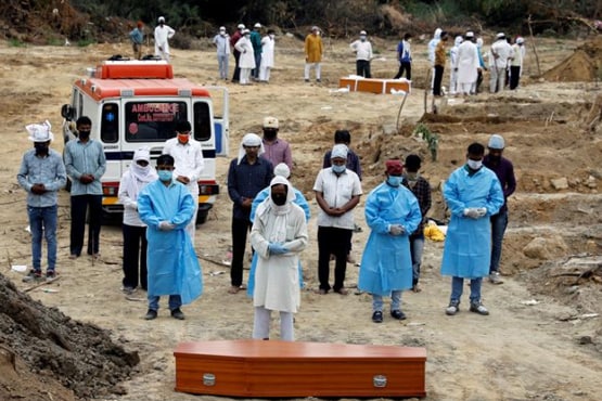 भारत में कोरोना से कम हो रही मौतों को अमेरिकी अखबार ने बताया रहस्य