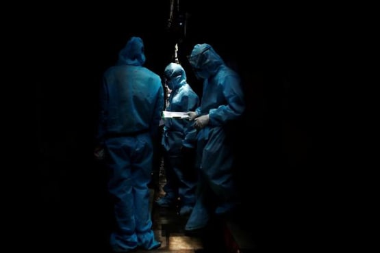 भारत में कोरोना से कम हो रही मौतों को अमेरिकी अखबार ने बताया रहस्य