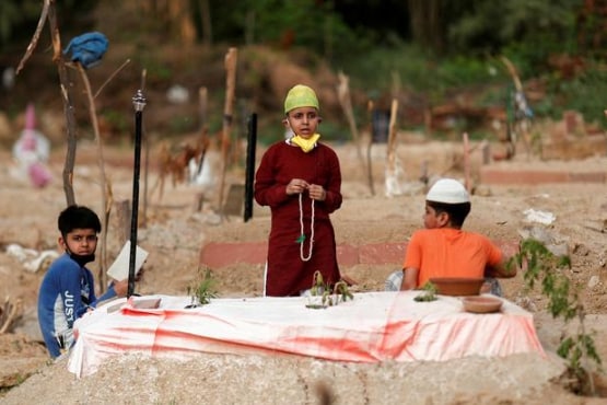 भारत में कोरोना से कम हो रही मौतों को अमेरिकी अखबार ने बताया रहस्य