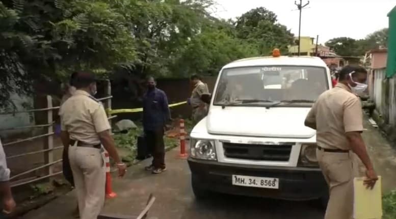 लोगों के खड़े हो गए रोंगटे जब जमीन से निकला लाश का हाथ, फिर खुला राज