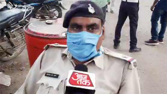 पुलिस ने काटा चालान तो भड़क गए डॉक्टर दंपति, सड़क पर ड्रामा