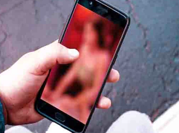 मॉडल्स की अश्लील फिल्में बनाकर पॉर्न साइट पर करते थे अपलोड