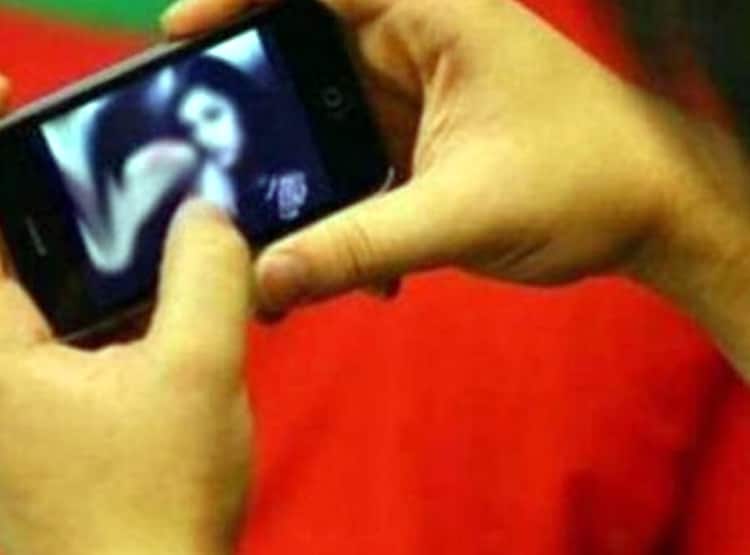 मॉडल्स की अश्लील फिल्में बनाकर पॉर्न साइट पर करते थे अपलोड