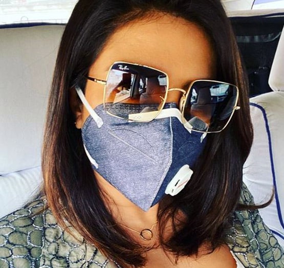 सारा से प्र‍ियंका तक, सेलेब्स के बीच पॉपुलर हैं ये डिजाइनर मास्क, PHOTOS