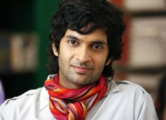 कनिका कपूर से अमिताभ तक, कोरोना की चपेट में आए ये सितारे