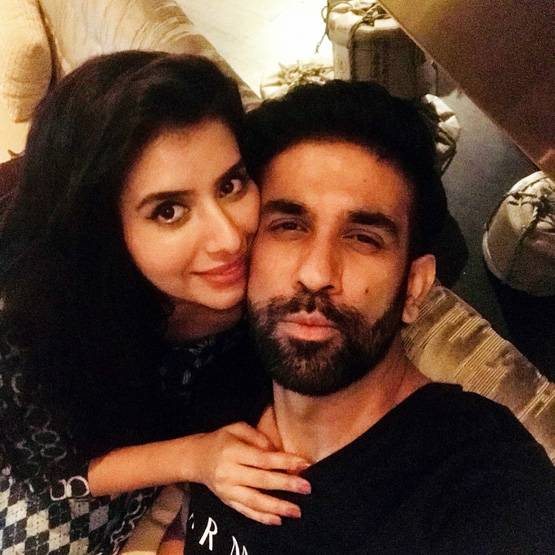 पति से अनबन की खबरों के बीच चारु असोपा ने सेलिब्रेट की तीज, शेयर किए फोटोज