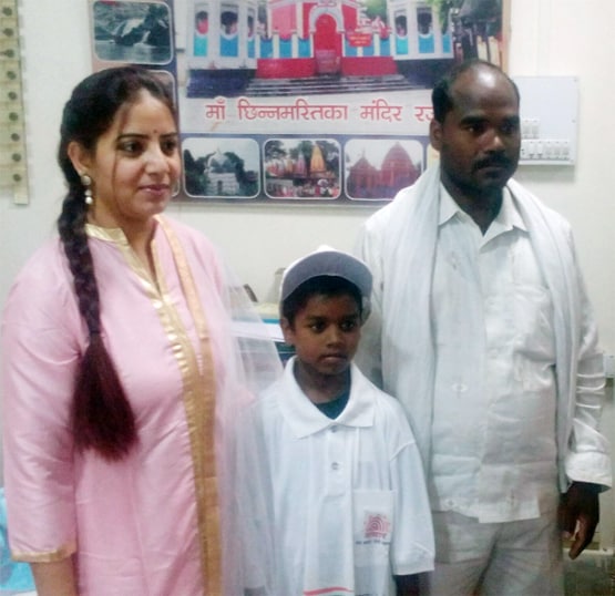 22 दिन के बच्चे को लेकर ड्यूटी पर पहुंची IAS अफसर, हो रही तारीफ