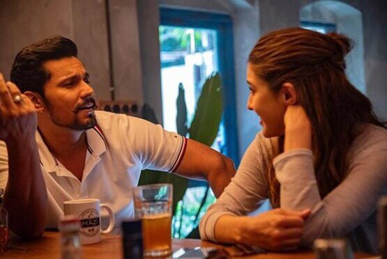 रणदीप हुड्डा ने बार‍िश में की समुद्र तट की सफाई, निकाला 16 टन कचरा