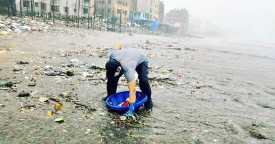 रणदीप हुड्डा ने बार‍िश में की समुद्र तट की सफाई, निकाला 16 टन कचरा