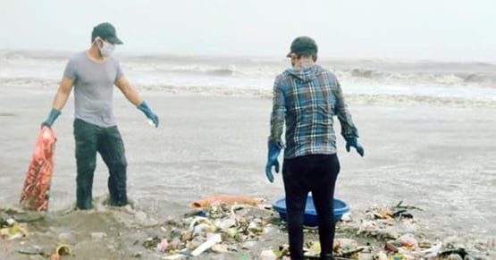 रणदीप हुड्डा ने बार‍िश में की समुद्र तट की सफाई, निकाला 16 टन कचरा