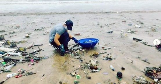 रणदीप हुड्डा ने बार‍िश में की समुद्र तट की सफाई, निकाला 16 टन कचरा