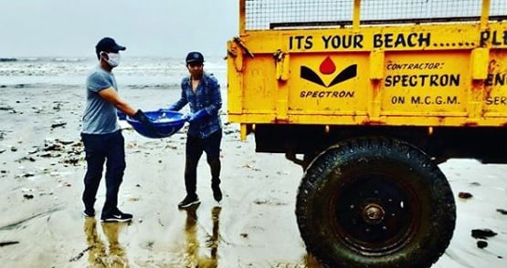 रणदीप हुड्डा ने बार‍िश में की समुद्र तट की सफाई, निकाला 16 टन कचरा