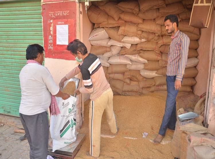 मुफ्त अनाज बांटने में बिहार-UP फिसड्डी, नवंबर तक PM के ऐलान का क्या?