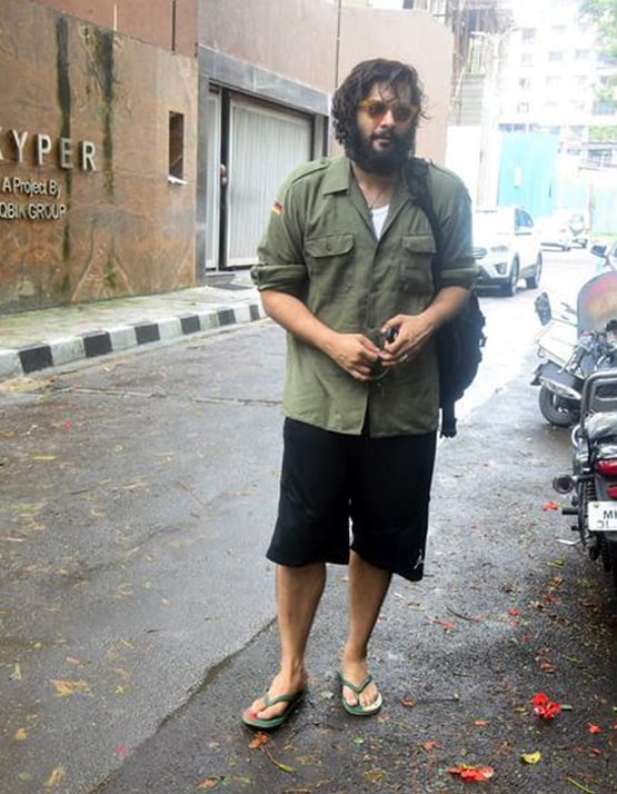 कोरोना के बीच मुंबई में स्पॉट हुए मल्लिका शेरावत-विक्रांत मैसी, Photos