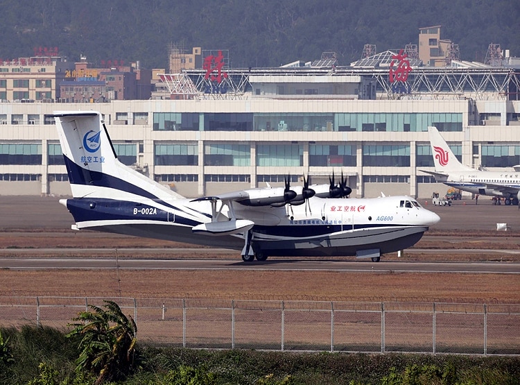 चीन ने बढ़ाई ताकत, बनाया जमीन और पानी से उड़ने वाला विमान, ये होगा फायदा