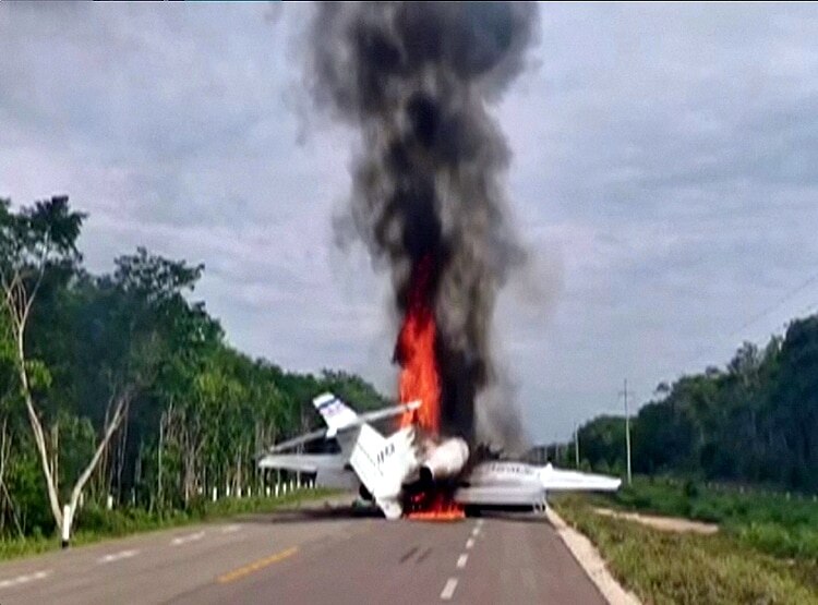 ड्रग स्मगलर्स ने जला दिया करोड़ों का जेट, पीछा कर रही थी सेना