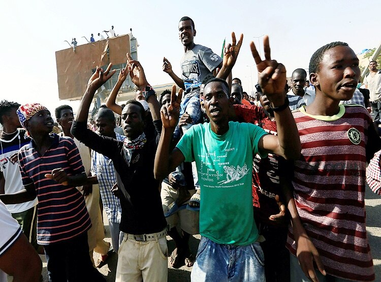 इस देश में 30 साल के इस्लामिक शासन के बाद अब महिलाओं को मिली खतने से आजादी